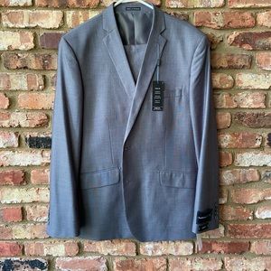 Van Heusen Men’s Gray Suit NWT 46R